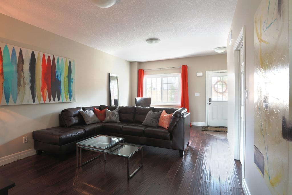 Boardwalk Homes - Executive Guest Rooms & Townhomes Kitchener Rum bild