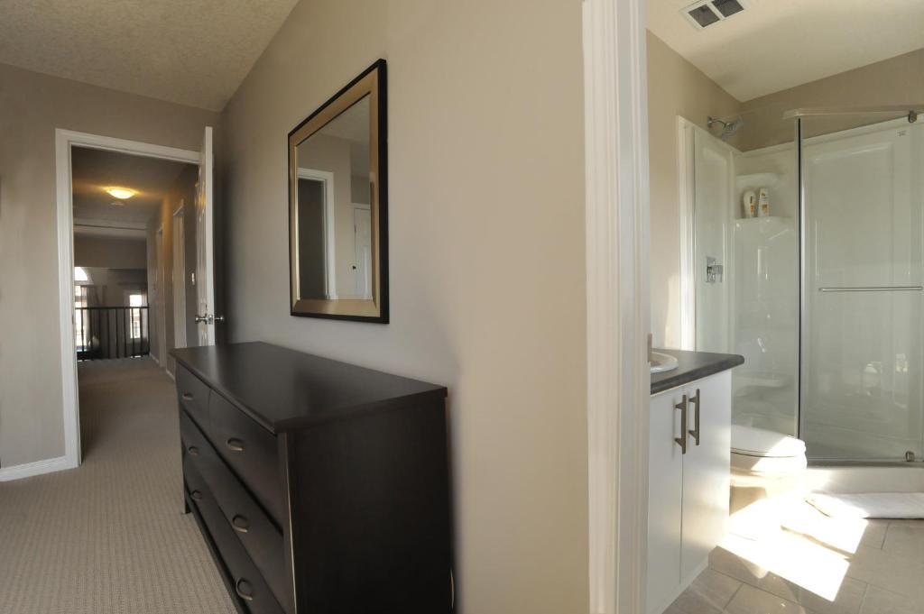 Boardwalk Homes - Executive Guest Rooms & Townhomes Kitchener Rum bild