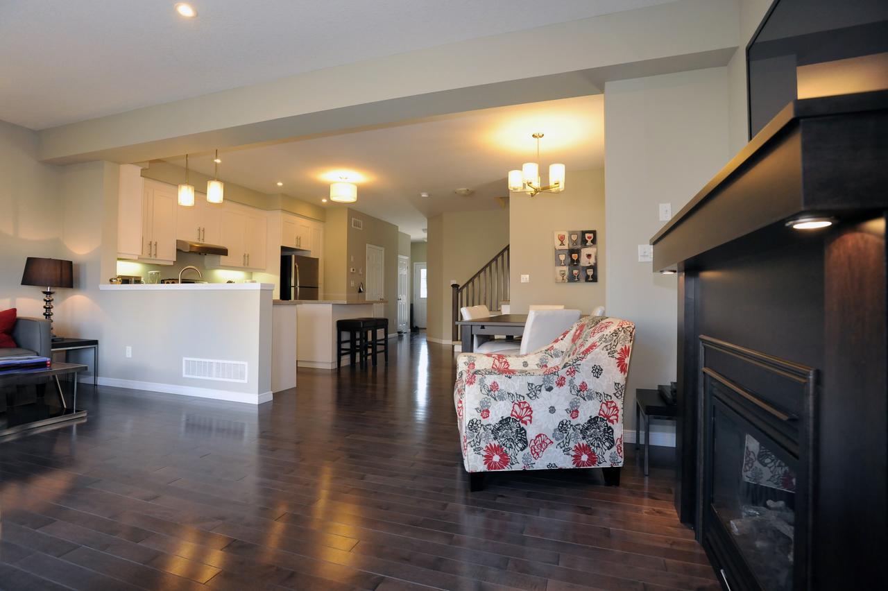 Boardwalk Homes - Executive Guest Rooms & Townhomes Kitchener Rum bild